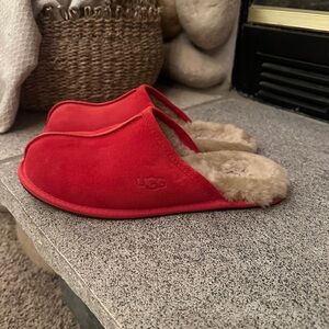 New! UGG Scuff slippers Suede red sz 10